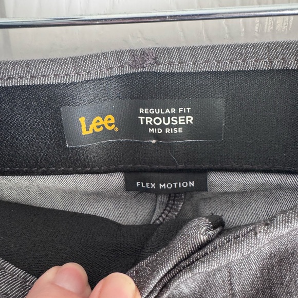 Lee Women’s Regular Fit Mid-Rise Flex Motion Trousers Bundle - Picture 2 of 12